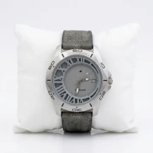 Classic watch with magnetic look